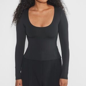 Aritzia Contour Scoopneck Longsleeve